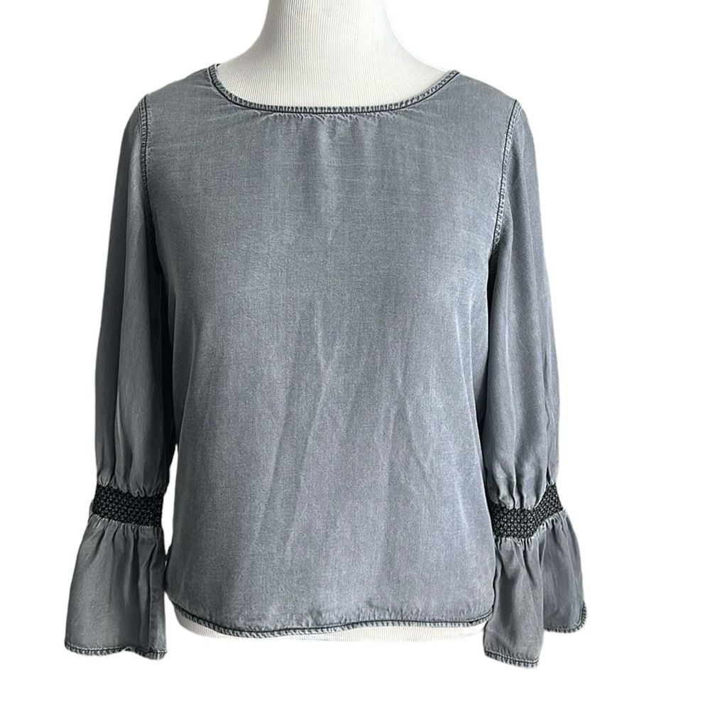 GAP Denim Women’s Gray denim smocked cuff flare sleeves pull up blouse Sz.M Tall